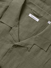 Afbeelding in Gallery-weergave laden, Knowledge Cotton Apparel - Short Sleeve Linen Shirt Olive

