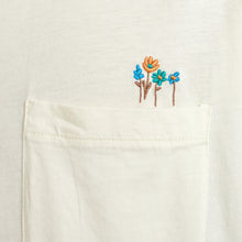 Afbeelding in Gallery-weergave laden, Revolution - Regular T-shirt Offwhite &#39;Flower&#39;
